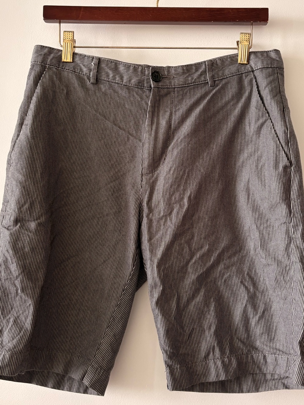 Calvin Klein Men’s Flat Front Shorts – Size 30